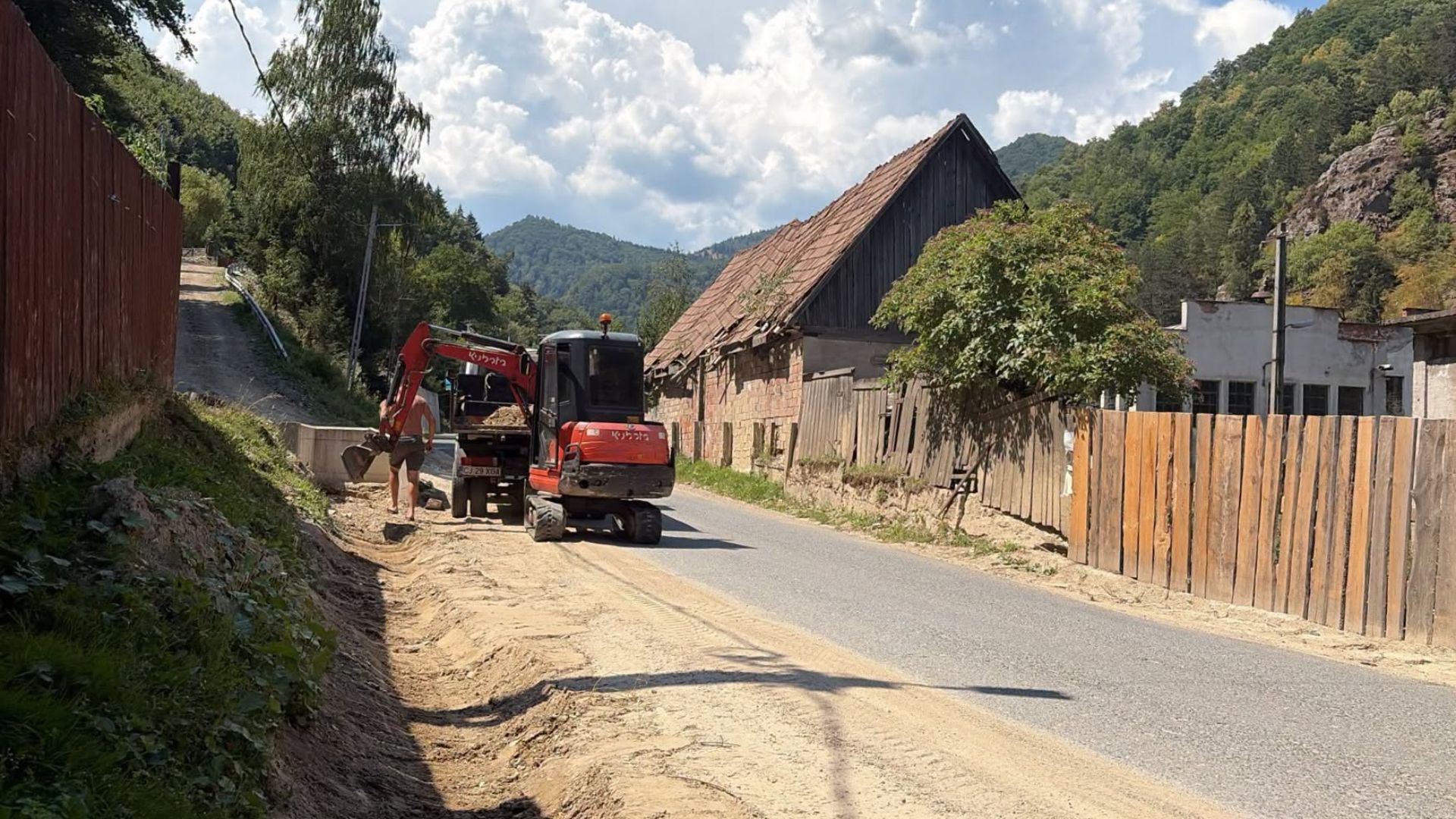 Lucrari importante pe o sosea din zona montana a Clujului Peste 4 kilometri de drum verificate si intretinute de Consiliul Judetean