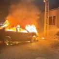 Masina abandonata distrusa de flacari in Iara Cluj Pompierii au intervenit de urgenta Autoturismul a fost mistuit in totalitate