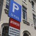 Masini personale prezente ca vehicule de serviciu pentru a beneficia de parcare gratuita Doi fosti comisari sefi din