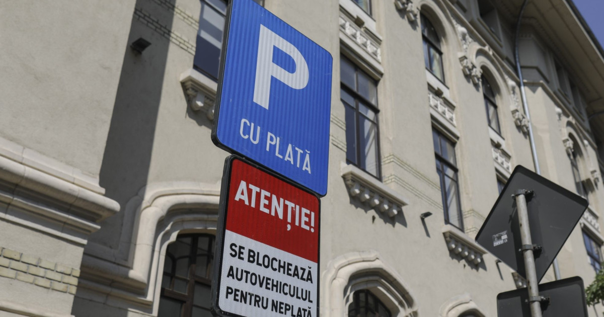 Masini personale prezente ca vehicule de serviciu pentru a beneficia de parcare gratuita Doi fosti comisari sefi din