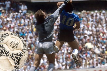 Mingea șutată de Maradona la Cupa Mondială, scoasă la licitație în SUA, ar putea fi vândută pentru 10 milioane de dolari.