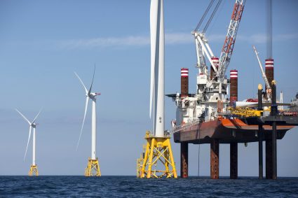 „Ne vor judeca”: California amenință cu acțiuni legale împotriva tăierilor de fonduri ale lui Trump pentru turbinele eoliene offshore