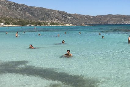 O dronă s-a prăbușit pe o plajă aglomerată de turiști la Marea Neagră.