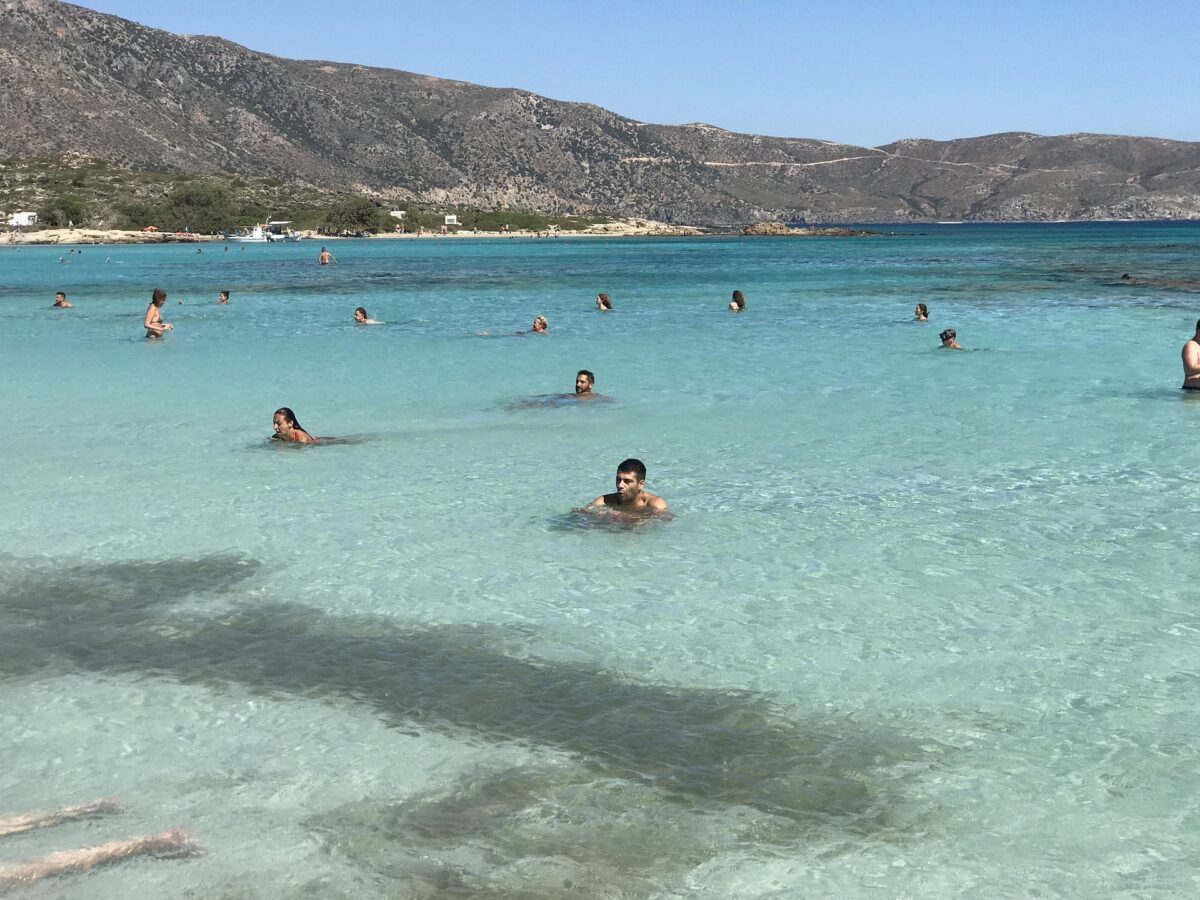O drona s a prabusit pe o plaja aglomerata de turisti la Marea Neagra
