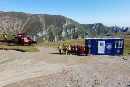 O femeie a fost salvată cu elicopterul din Munții Bucegi după ce a suferit un traumatism la umăr.