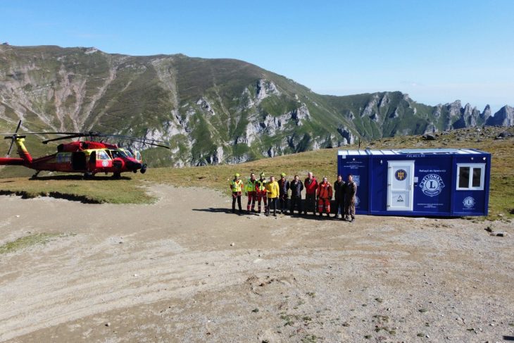 O femeie a fost salvata cu elicopterul din Muntii Bucegi dupa ce a suferit un traumatism la umar