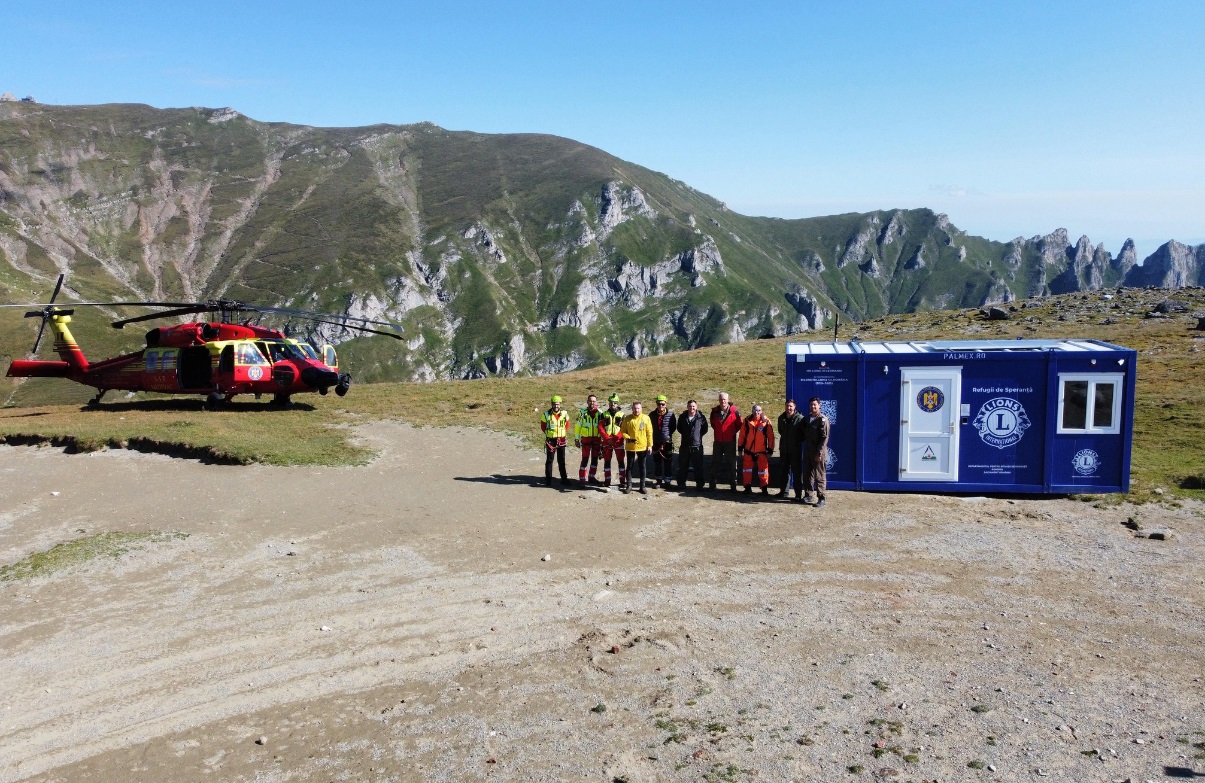 O femeie a fost salvata cu elicopterul din Muntii Bucegi dupa ce a suferit un traumatism la umar