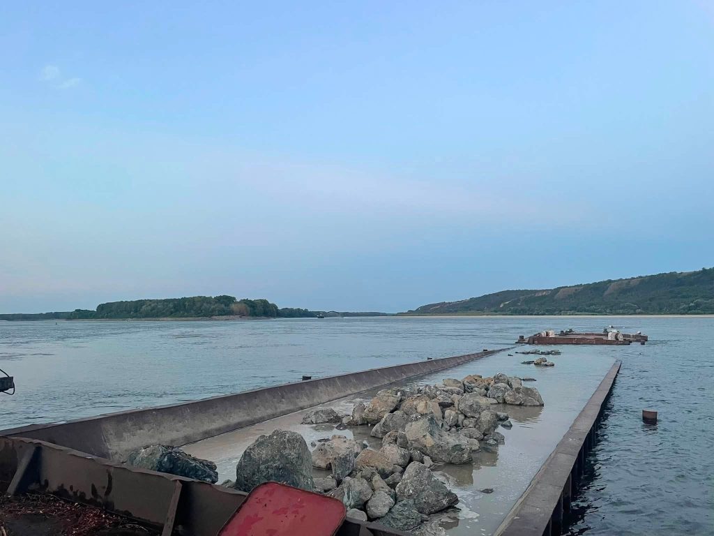 O parte dintre cabluri s au rupt Momentele de tensiune in timpul scufundarii celor patru barje care au salvat Reactorul 2 de la Cernavoda