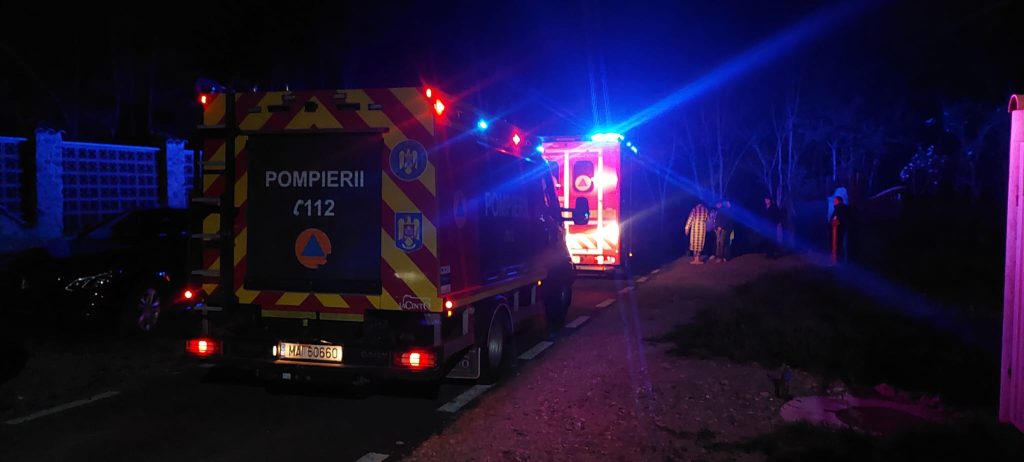 O persoana a dat foc unui apartament dintr un bloc din Petrosani Zeci de locatari au fost evacuati in timpul noptii