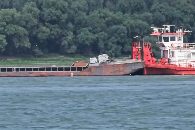 Operatiunea de scufundare a barjelor in Dunare pentru cresterea debitului la Cernavoda s a incheiat cu succes Cand se vor resimti primele efecte