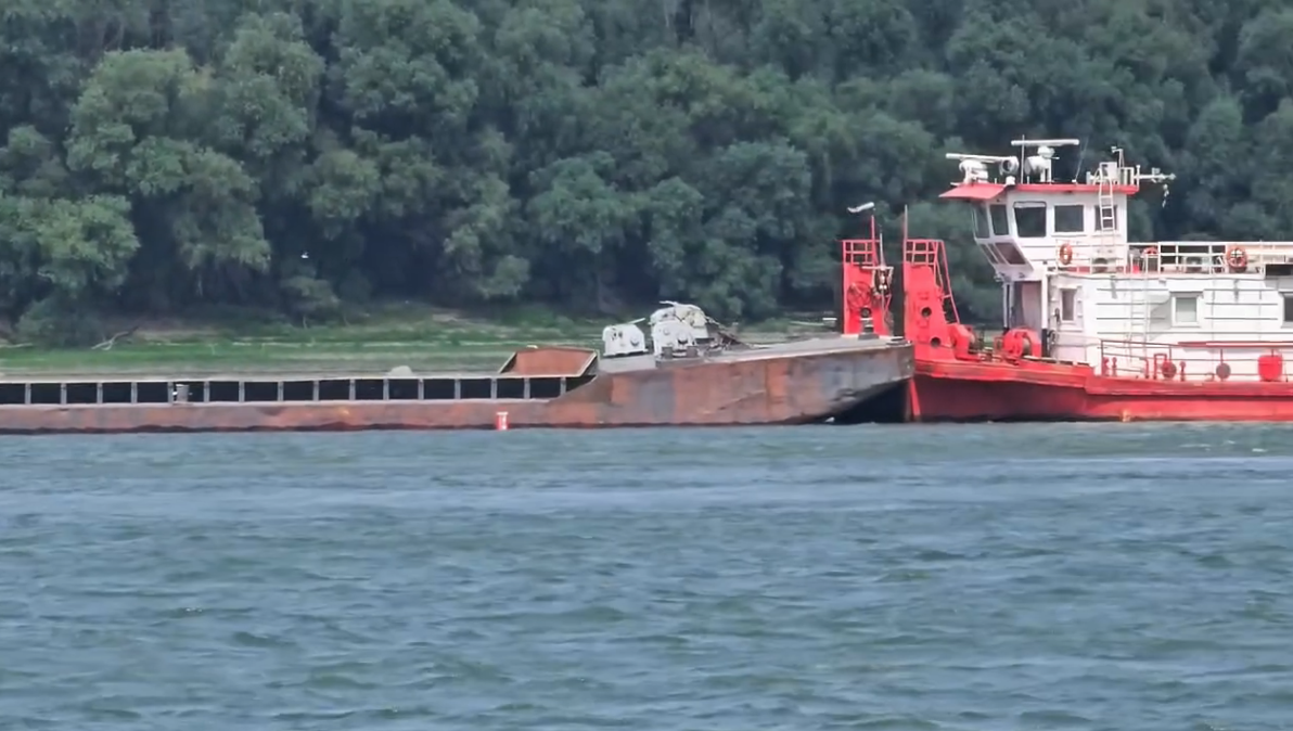 Operatiunea de scufundare a barjelor in Dunare pentru cresterea debitului la Cernavoda s a incheiat cu succes Cand se vor resimti primele efecte