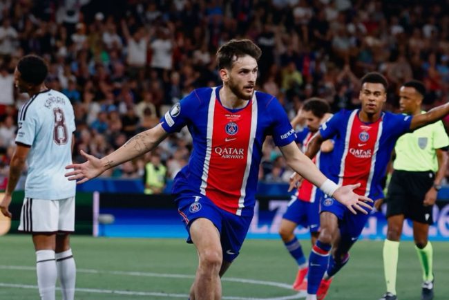 PSG a castigat Supercupa Europei invingand Aston Villa cu 2 1 Un tanar de 17 ani a intrat in istoria competitiei