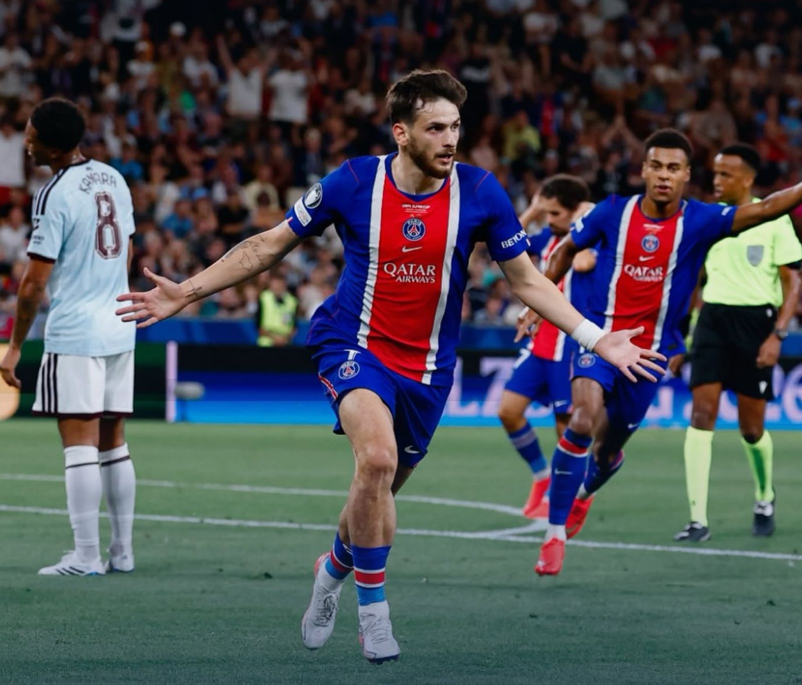 PSG a castigat Supercupa Europei invingand Aston Villa cu 2 1 Un tanar de 17 ani a intrat in istoria competitiei