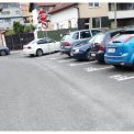 Pericol pentru pietoni pe o strada din Cluj Napoca Masinile ocupat trotuarul iar oamenii sunt nevoiti sa circule pe carosabil