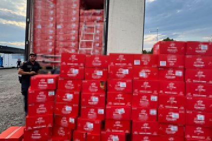 Peste 4 milioane de țigarete fără timbru fiscal găsite într-un camion înregistrat în Ucraina