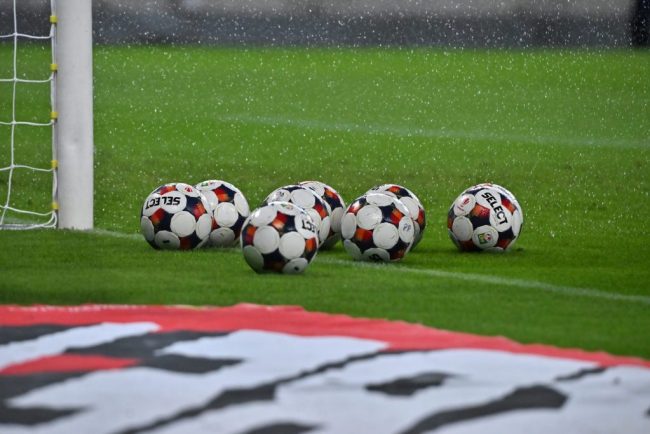 Petrolul si FCSB amendate cu cate 5000 de lei din cauza incidentelor din Superliga
