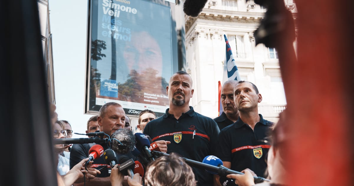 Pompierii francezi exasperati solicita guvernului mai multe resurse