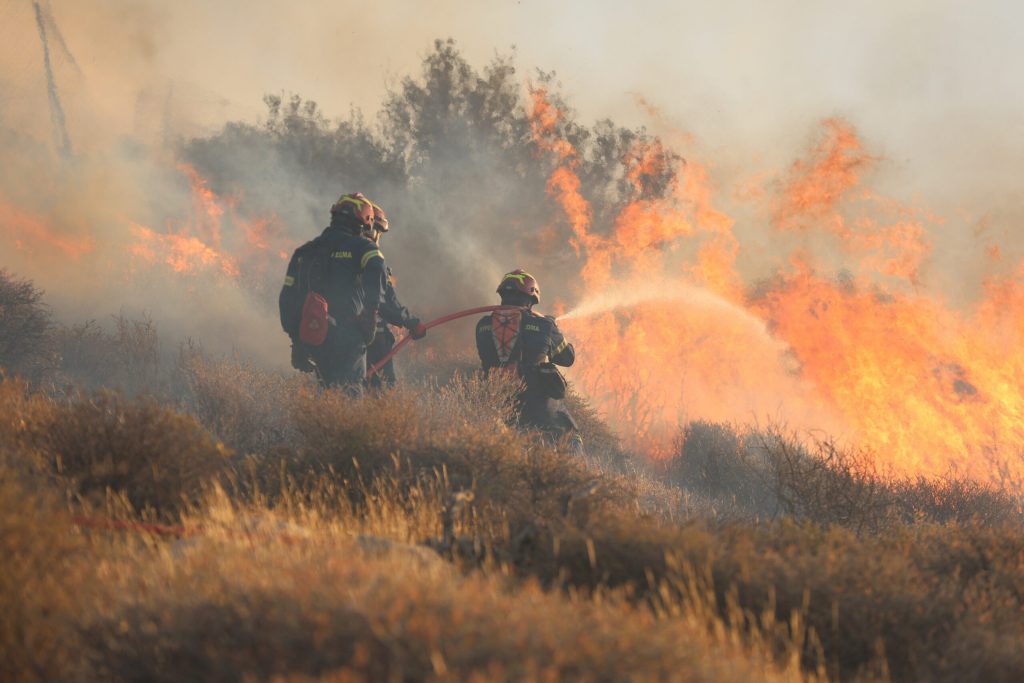 Primarul unui oras din apropierea Atenei a fost arestat pentru responsabilitatea in incendiile devastatoare de padure