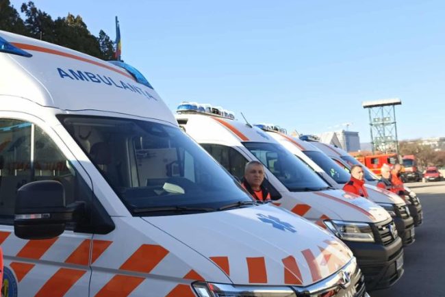 Primele retiniri in scandalul de la Recea Cristur Mai multe persoane au fost audiate dupa ce au vandalizat o ambulanta si l au ranit pe sofer