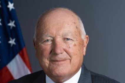 Războiul comercial dintre Trump și Canada devine o problemă diplomatică. Peste 80.000 de persoane cer măsuri drastice împotriva ambasadorului SUA.