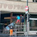 Revolta la Cluj dupa inlocuirea geamurilor unei librarii Ma deranjeaza vizual si imi frange inima Ultimele feronerie din lemn inlocuite cu termopan alb