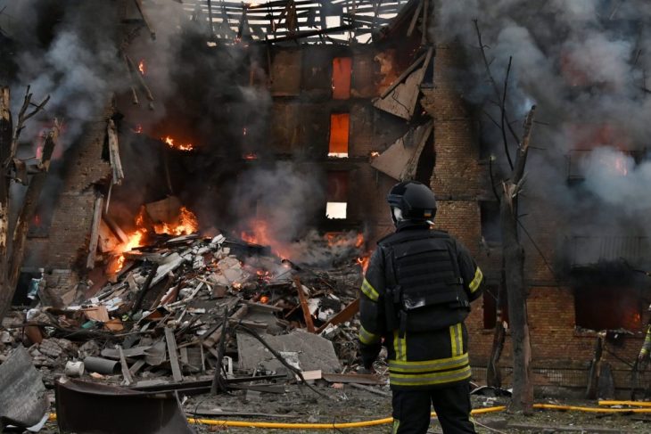 Rusia ataca din nou zonele rezidentiale din Ucraina Bombardamentele cu bombe ghidate au provocat moartea unei femei si au ranit zeci de oameni