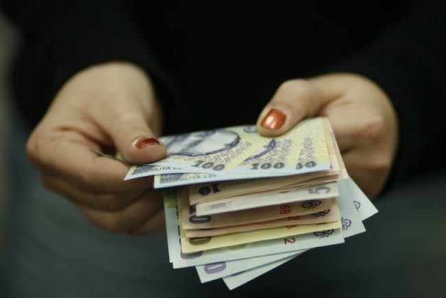 Salarii de 43 milioane de lei platite neoficial intr un complex turistic din Valcea
