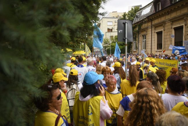 Sindicatele din Educatie cer partidelor parlamentare sa sustinagrilele de salarizare stabilite in urma grevei din 2023 Altfel respingeti proiectul