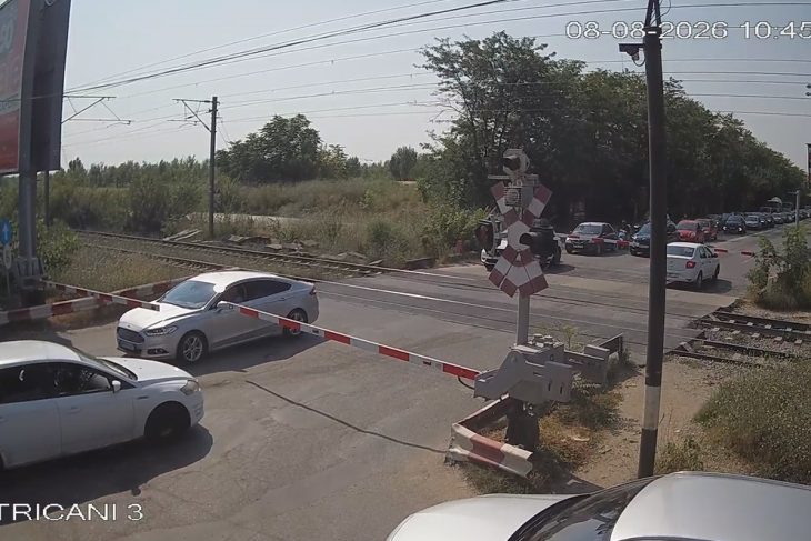 Soferi blocati intre bariere la Petricani dupa ce au incercat sa forteze trecerea Avertisment din partea CFR