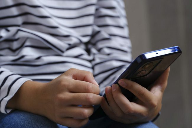 Tabere de detoxifiere digitala pentru tineri in Franta