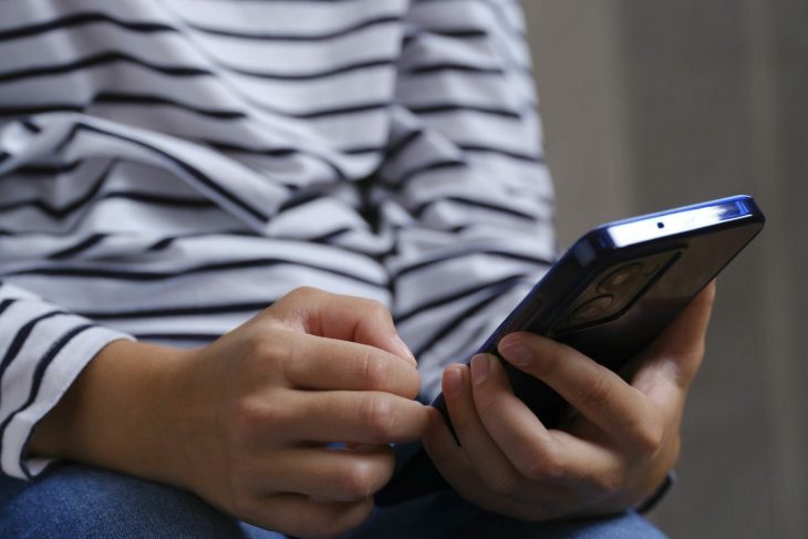 Tabere de detoxifiere digitala pentru tineri in Franta