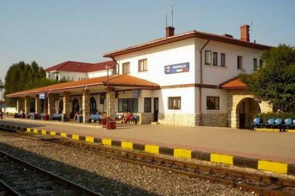 Tânără de 19 ani, lovită de tren în gara Mangalia. Purta căști și nu ar fi auzit semnalele sonore.