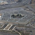 Trei jurnalisti de la publicatia militara Stars and Stripes inclusiv redactorul sef concediati de Pentagon Care ar putea fi motivul invocat