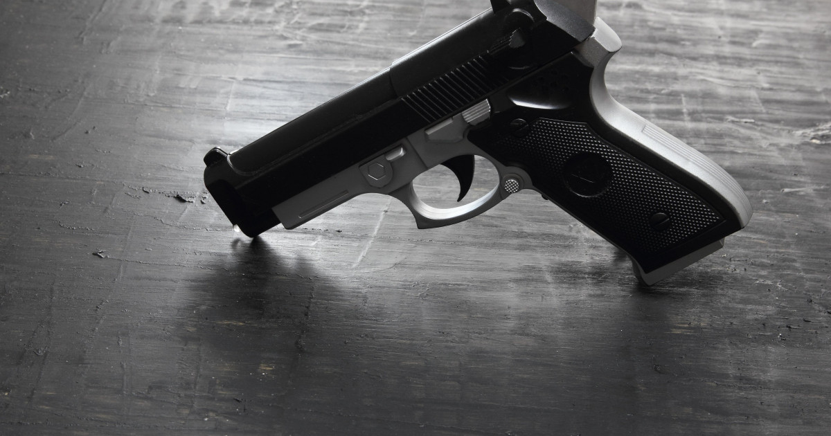 Trei persoane au fost deferite justitiei dupa ce au introdus in Romania arme letale achizitionate din Turcia