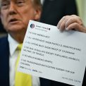 Trump acuzat in instanta pentru acces platit in avans la postarile de pe Truth Social