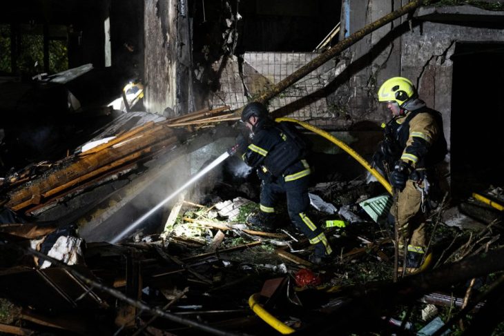 Un atac rusesc loveste Kievul explozii puternice si cladiri in flacari