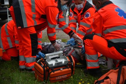 Un clujean a murit pe stradă, în fața tuturor! S-a prăbușit pe asfalt, iar paramedicii l-au resuscitat timp de aproape o oră, dar nu s-a mai putut face nimic.