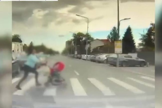 Un clujean acuza un sofer de TIR ca a trecut pe rosu in timp ce o mama cu bebelusul se pregatea sa traverseze Depun plangere inconstientule