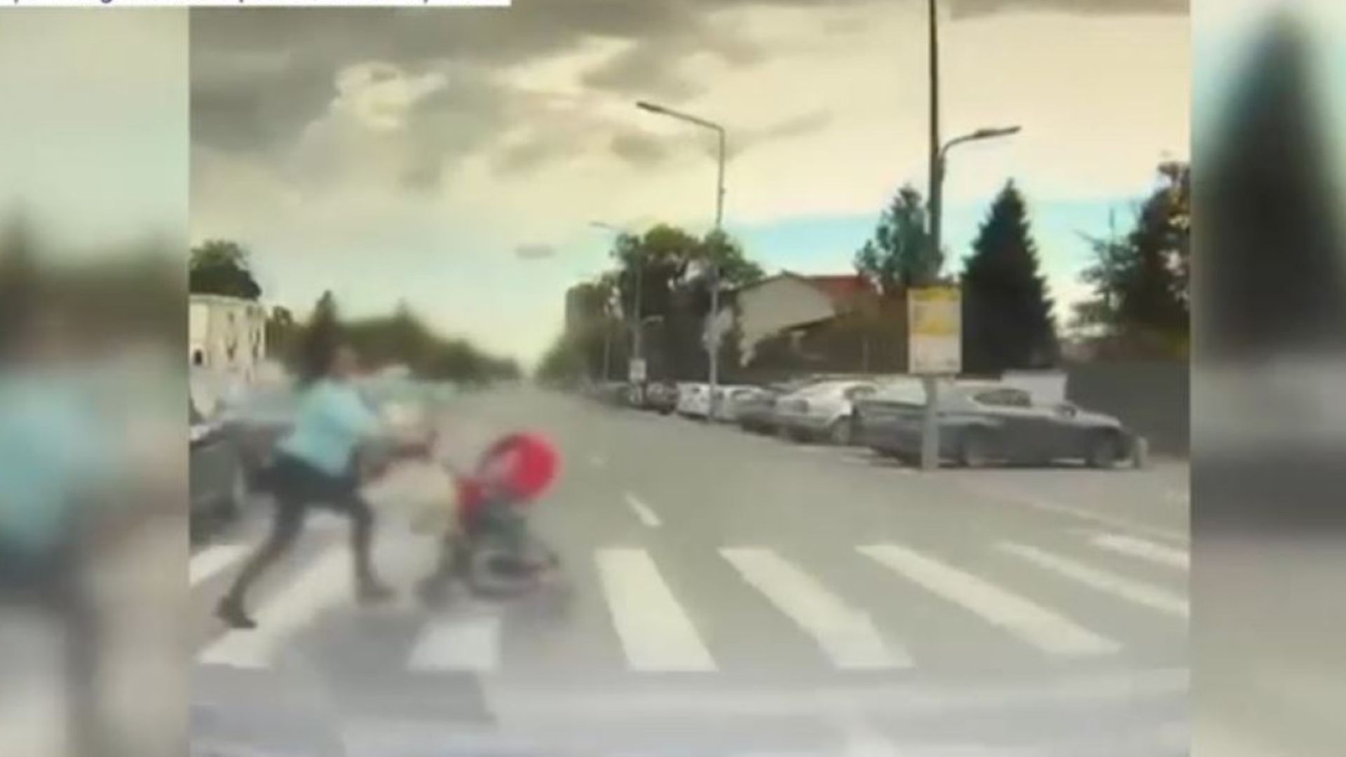 Un clujean acuza un sofer de TIR ca a trecut pe rosu in timp ce o mama cu bebelusul se pregatea sa traverseze Depun plangere inconstientule