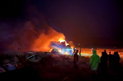 Un fulger a lovit o gospodărie în timpul furtunii: incendiul devastator a fost stins de pompieri după două ore de eforturi.