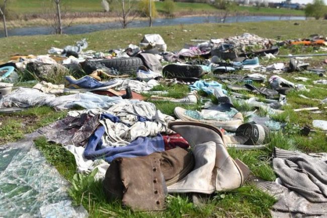 Un om de afaceri a fost retinut de procurori sub acuzatia ca firma sa a ingropat ilegal deseuri in judetul