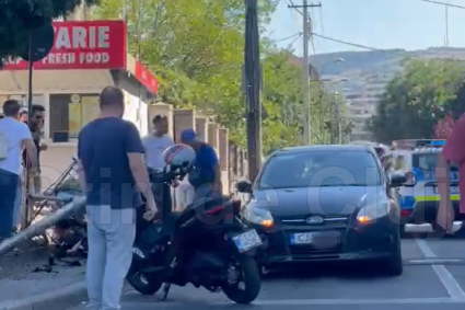 VIDEO. Accident în Cluj-Napoca, la intersecția Siretului cu Aurel Vlaicu. Un semn de circulație a fost distrus în urma coliziunii.