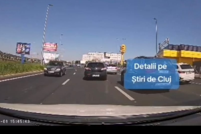 VIDEO Contrasensul pare in voga pe noul drum langa VIVO din Cluj Un sofer a confundat total directia