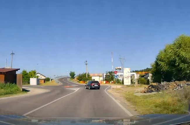 VIDEO Este el cel mai neindemanatic sofer din Cluj A realizat o romanesc chiar in sensul giratoriu De ce sa iti risti permisul pentru 2 metri