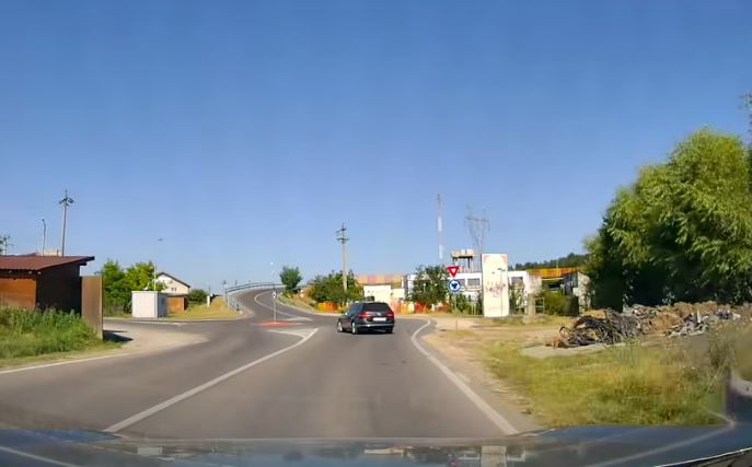 VIDEO Este el cel mai neindemanatic sofer din Cluj A realizat o romanesc chiar in sensul giratoriu De ce sa iti risti permisul pentru 2 metri