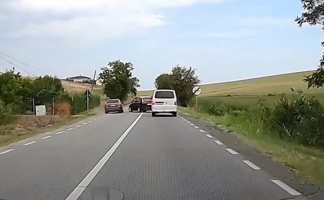 VIDEO La un pas de tragedie in Apahida De ce nu trebuie sa depasesti niciodata pe linia continua Aceasta nu este trasa fara motiv