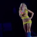 VIDEO Miscarea Zarei Larsson care au captivat clujenii Spectacol spectaculos in fata unui stadion plin de fani romani si straini