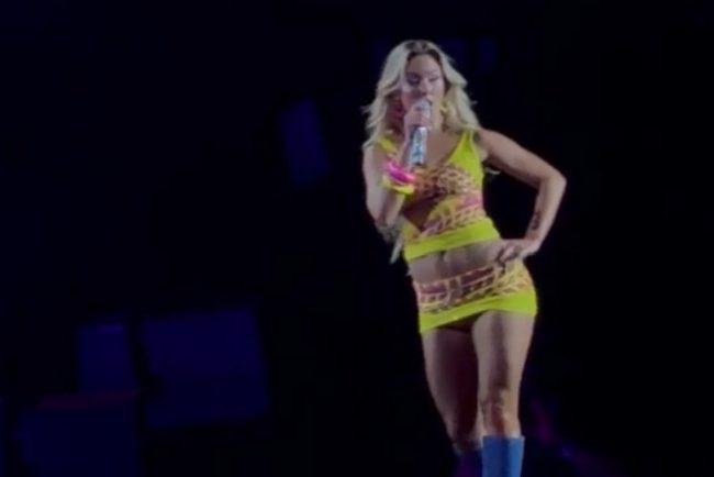VIDEO Miscarea Zarei Larsson care au captivat clujenii Spectacol spectaculos in fata unui stadion plin de fani romani si straini