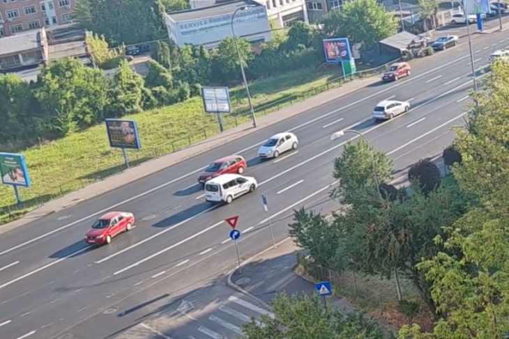 VIDEO Risc semnificativ de accident pe Calea Floresti Un clujean avertizeaza ca pe o banda se circula pe sens opus din causa marcajelor insuficiente