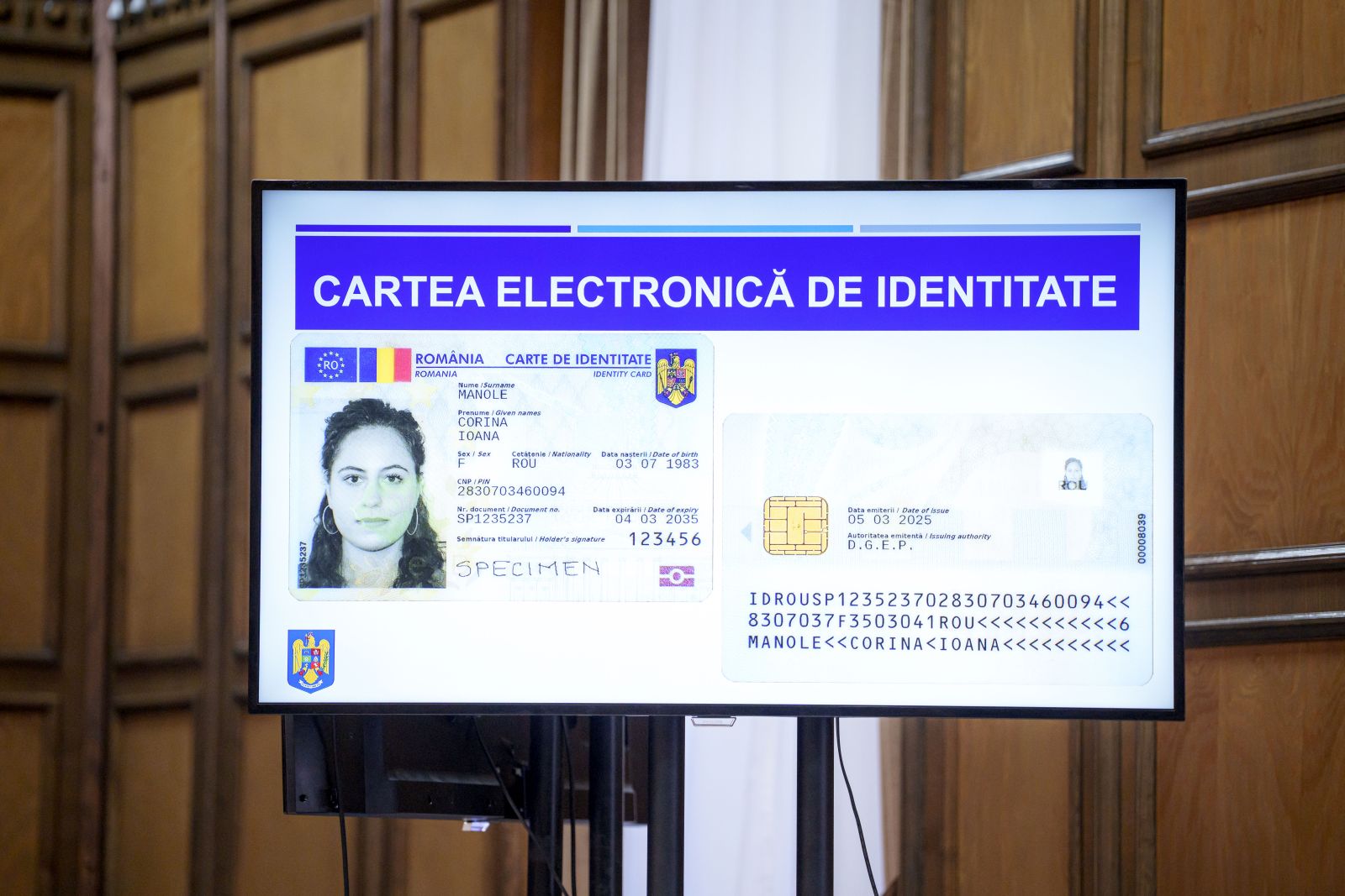 Vechiul buletin dispare treptat Ce schimbari vor avea loc pentru romani odata cu extinderea cartii de identitate electronice